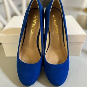 Women’s low heel pump